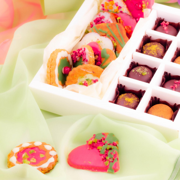 Подарок на 8 марта, набор низкоуглеводного печенья и конфет